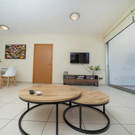 Modern 2 Bedroom Flat In Engomi 아파트