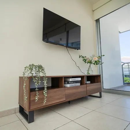 아파트 Modern 2 Bedroom Flat In Engomi *