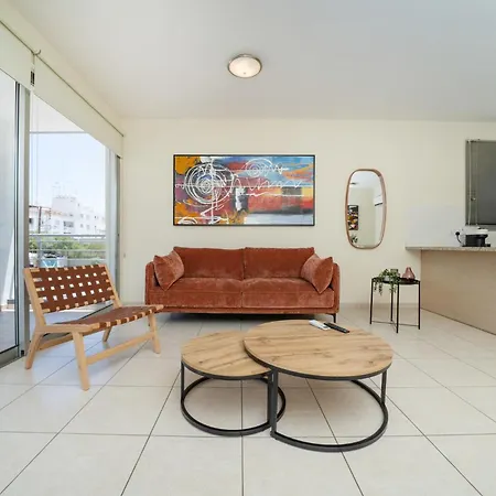 Modern 2 Bedroom Flat In Engomi *