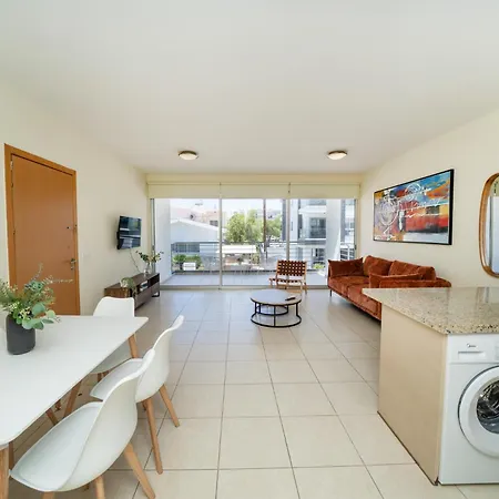 Modern 2 Bedroom Flat In Engomi *