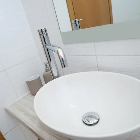 Modern 2 Bedroom Flat In Engomi