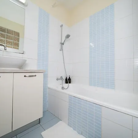 Modern 2 Bedroom Flat In Engomi *