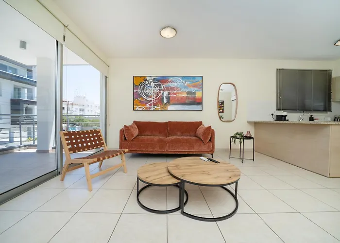 Modern 2 Bedroom Flat In Engomi *