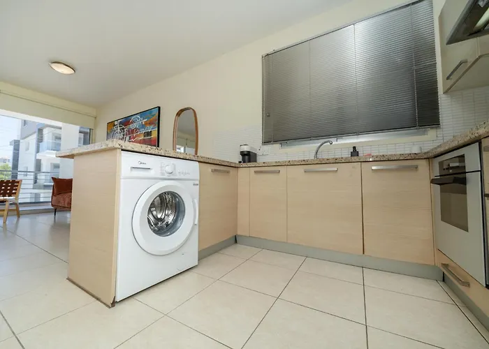 Modern 2 Bedroom Flat In Engomi * Strovolos