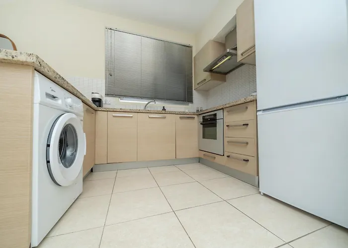 Modern 2 Bedroom Flat In Engomi アパート