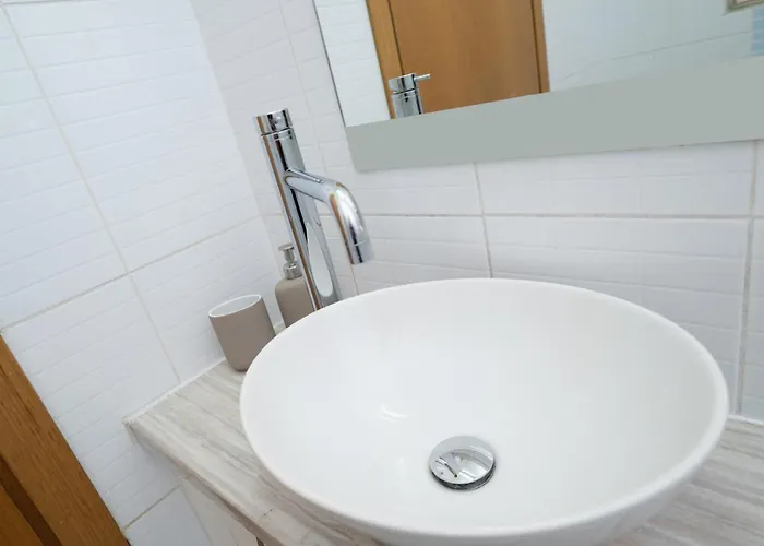 Modern 2 Bedroom Flat In Engomi